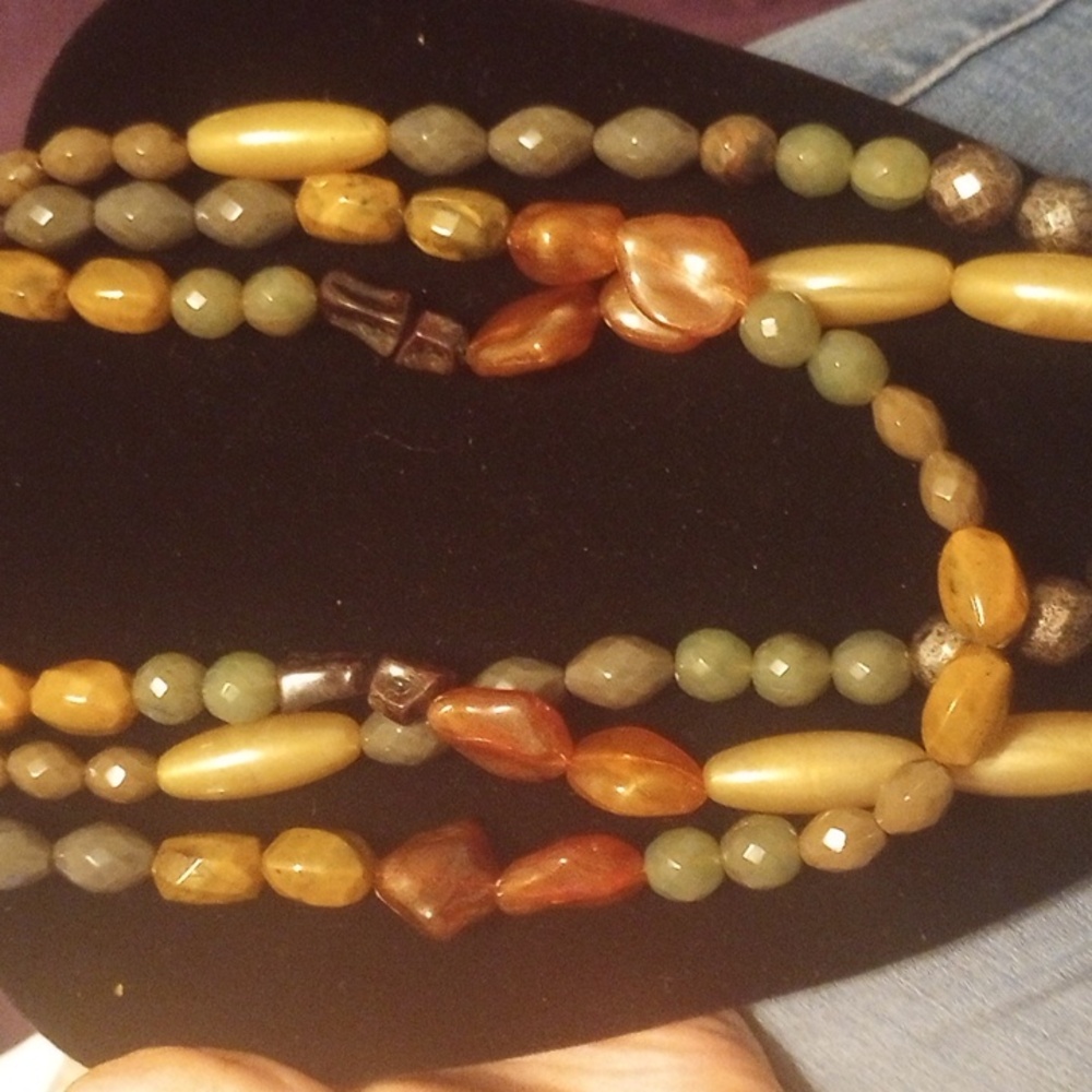 Costume Jewelry Necklace - Picture 2 of 3